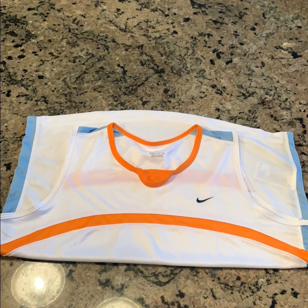 Nike loose fit Athletic Top in EUC offers welcome
